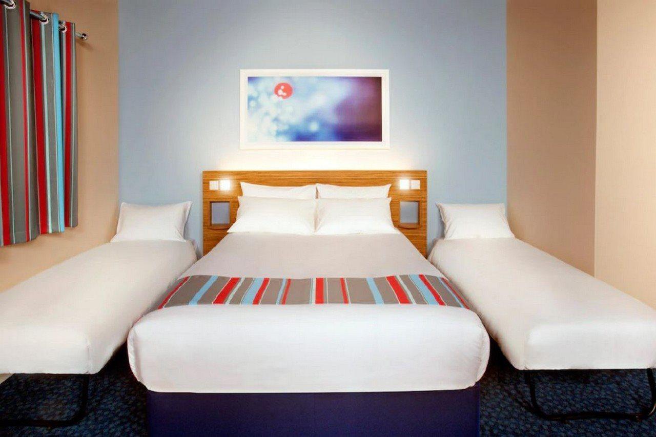 แทรเวลลอดจ์ สวินดอน เซ็นทรัล Hotel ภายนอก รูปภาพ